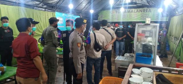 Tim Raika Tindak Pelaku Usaha Bandel di Biringkanaya Makassar