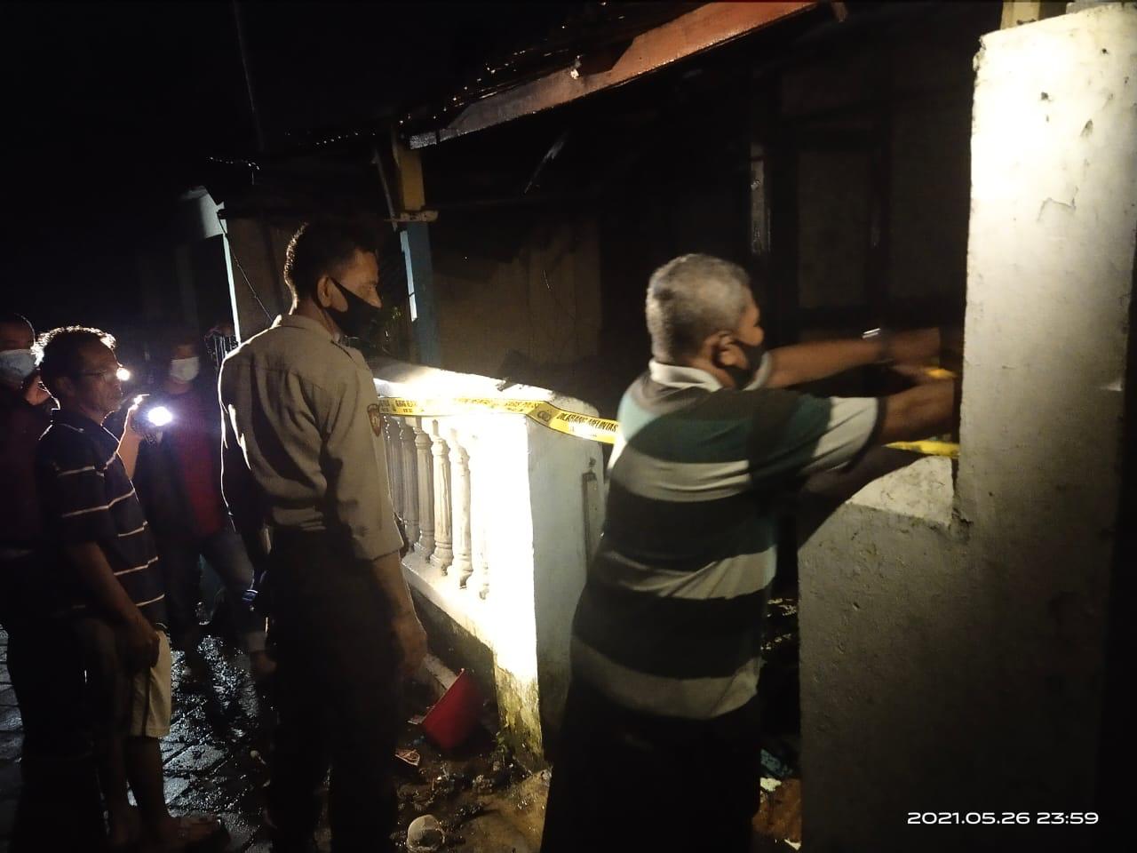 Rumah warga terbakar dipasang garis polisi